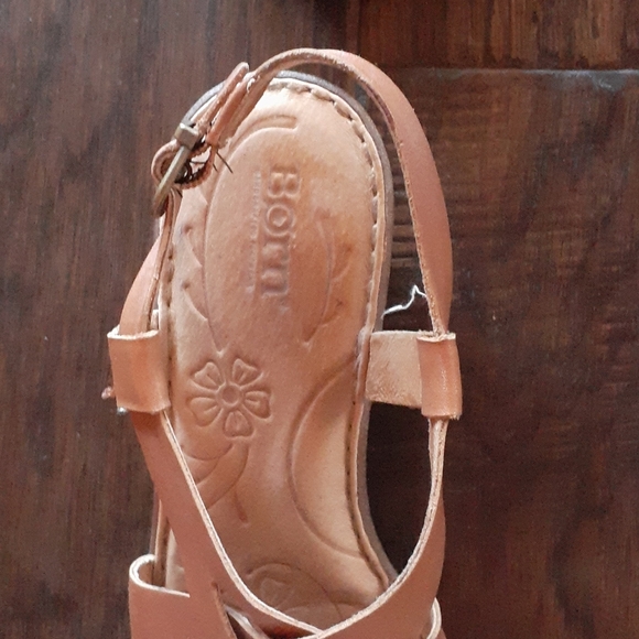 Excellent Condition Sandals - Picture 5 of 14